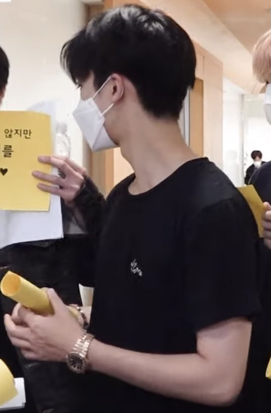 สเปค : ชอบคนใส่เสื้อยืด