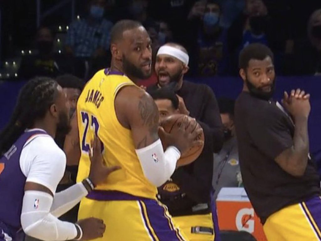 NBAMemes's tweet photo. The Lakers still haven’t won a game since this 💀 https://t.co/bMgeECD5Fm