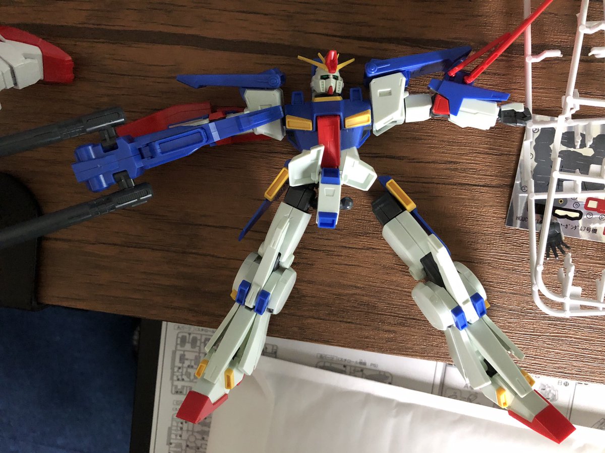 Kuri 股関節がボールジョイントってだけでこんなにも脚が開かなくなるものか ガンプラ