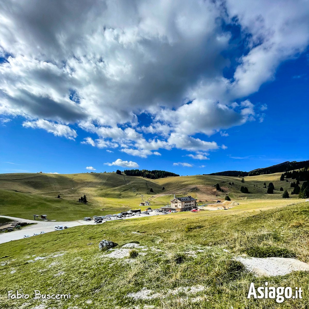 AsiagoIt's tweet photo. Buongiorno amici! Riconoscete il luogo? 😉 Questa è davvero troooooooppo facile! 😜
La foto è stata scattata #sabato dall'amico Fabio Buscemi.
#Asiagoit #altopianosettecomuni #altopianodiasiago #valformica #montagna #Veneto #altopianodiasiago #natura https://t.co/tkpk0KwwJr