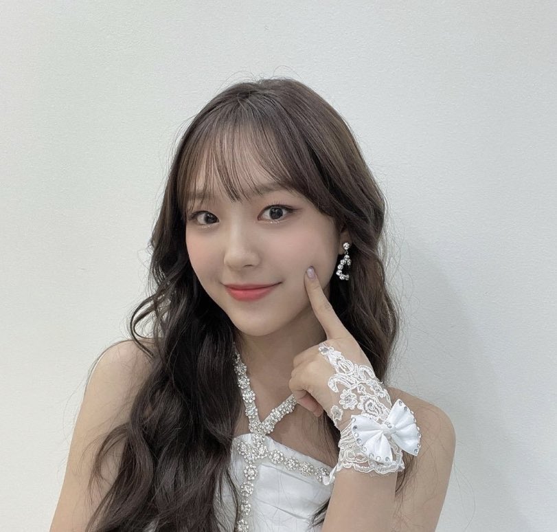Global_LIGHTSUM's tweet photo. [📸] 211020 #Yujeon Universe FNS Update 

“The day Sumits said we looked like fairies ❤️
I thought you'd want to see my selfie, so I uploaded it!”

@CUBE_LIGHTSUM #LIGHTSUM #라잇썸 https://t.co/bBRSqfmouz