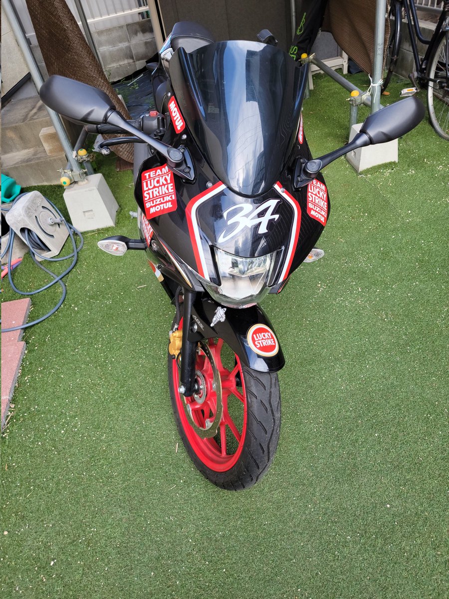 44RalphAnderson's tweet photo. 完全ドシロート作品

色々気になる所は多いけど・・・
まぁ良いでしょう🏍️

#gsxr125 
#ラッキーストライク https://t.co/vrX1eHADTy