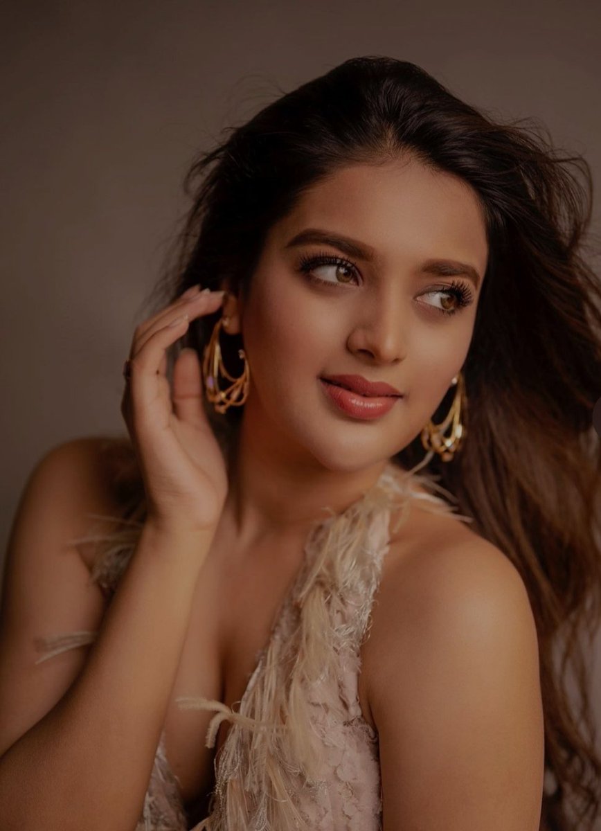 ottfmd's tweet photo. Glam doll #NidhhiAgerwal sizzles in these latest pictures ! ￼

@AgerwalNidhhi

#HariHaraVeeraMallu https://t.co/LVWnVAXO2A