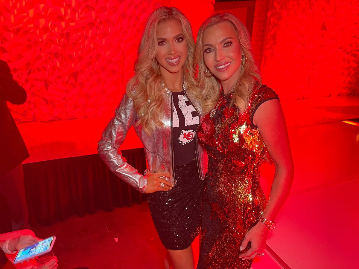 gracelynhunt's tweet photo. Football, Friends, & Fashion at the 10th annual Chiefs Style Lounge!🤩💃🏼
#NFLStyle #ChiefsStyleLounge #Chiefs #Football #Fashion #NFL #StyleLounge #KC #KansasCity #MissKansasUSA #MissKSUSA #MUSA #PageantryReimagined #MissUSA #MissUniverse #MissUniversomissk https://t.co/qPerM5flfU