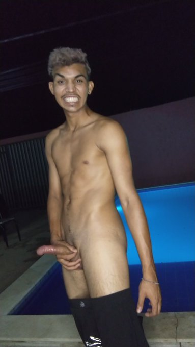 Parab&eacute;ns pra mim 🎉🥳 20 anos somente agrade&ccedil;er 🙏🔞 https://t.co/oW5zGJg5uL