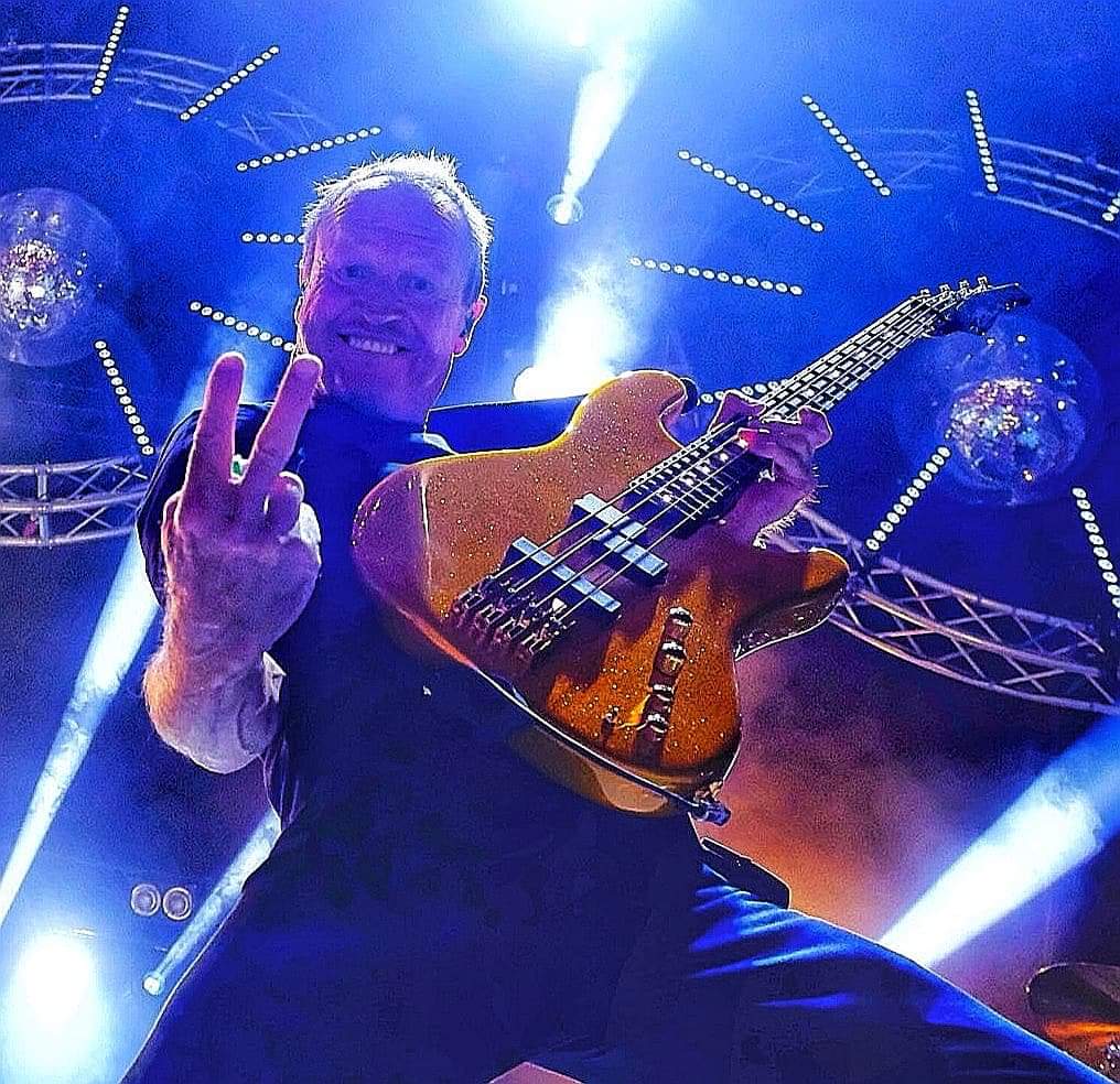 Happy Birthday to the one and only and extremely amazing Mark King have a good \un M! 