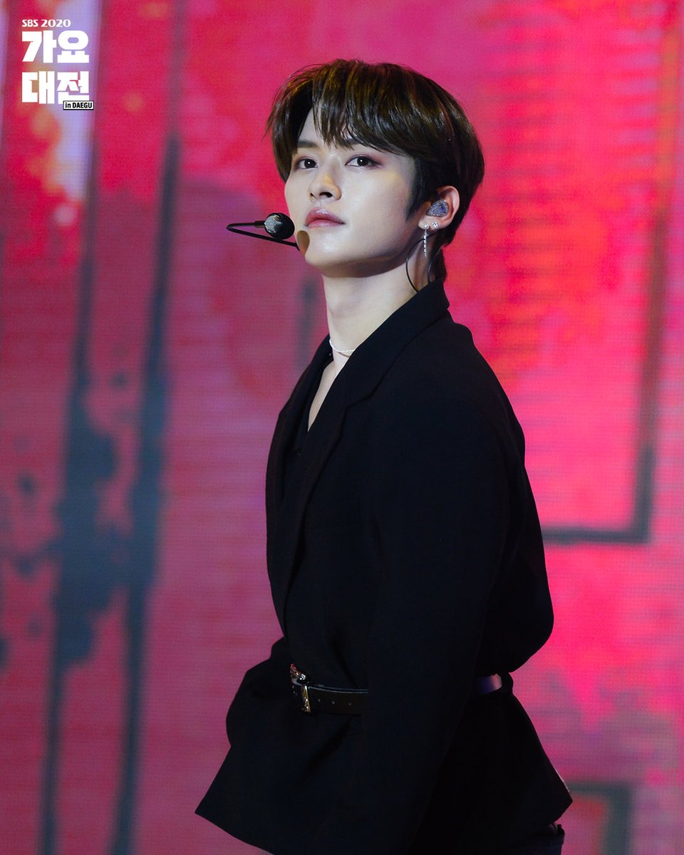 fromleeknow's tweet photo. "연말리노" https://t.co/UKs1c7cNfX