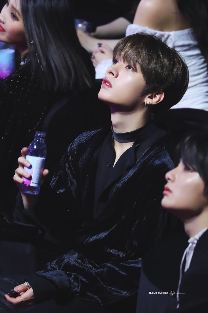 fromleeknow's tweet photo. "연말리노" https://t.co/UKs1c7cNfX