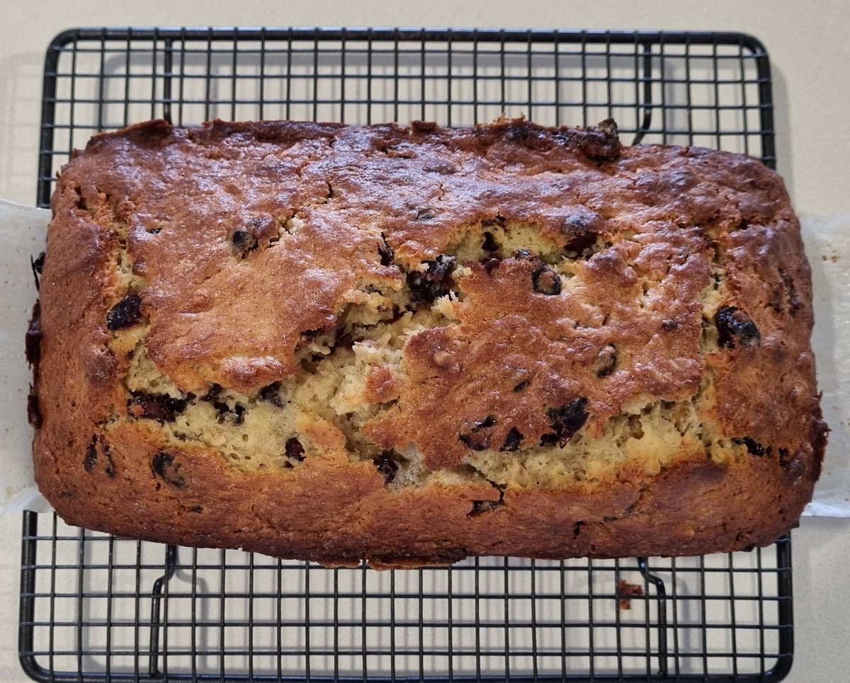 JMcK2018's tweet image. What to do with over ripe bananas 🍌 ? Too many packets of dried cranberries 🍒? Make a banana cranberry bread!!!
#isobaking #isocooking