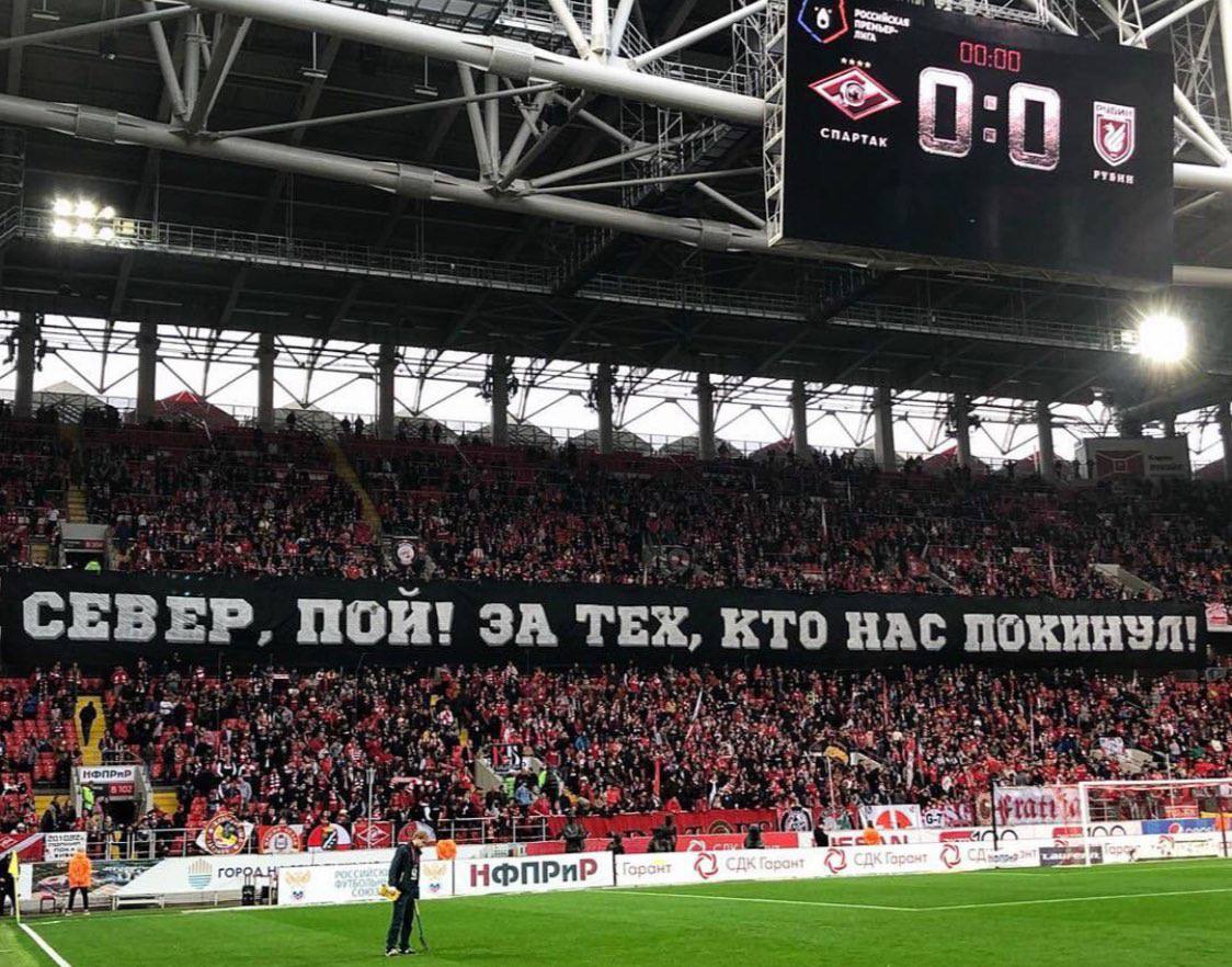LigaTV's tweet photo. Есть ли большее счастье, чем ходить на матчи любимой команды? Увы, ровно 39 лет назад оказалось, что есть.

И оно – в том, чтобы вернуться с матча.

Светлая память всем погибшим в страшнейшей давке в «Лужниках» на матче «Спартак» – «Харлем» 20 октября 1982 года 💔 https://t.co/8W4LzjGBcz