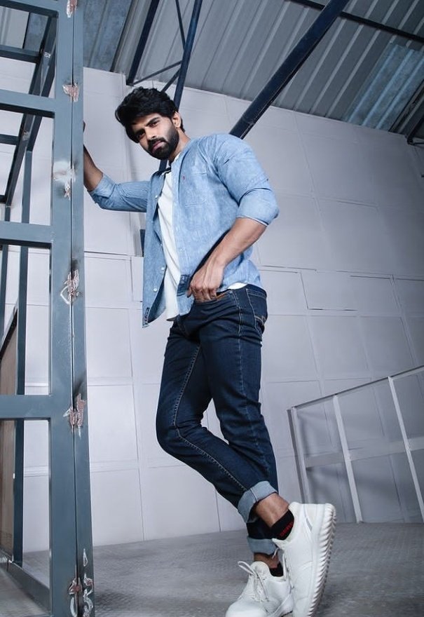 GenuineBala's tweet photo. Stylish 😍

#BalajiMurugaDoss #Balaji #Bala #Kollywood #AdvanceHBDBala #Mass  #BalaArmy #Balajians #BalaFams #KollywoodCinema  #Stylish #New #Actor #Model #fashionstyle #DerbyMen #StyleUpWithDerby https://t.co/qBP49IK0bq
