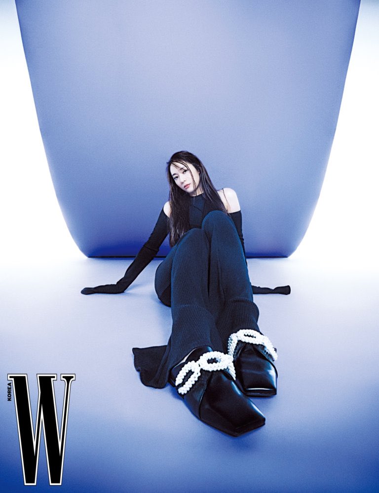 SOOJUNGLOOKS's tweet photo. Krystal Jung for W Korea (2021) https://t.co/Da0U1M6ASa