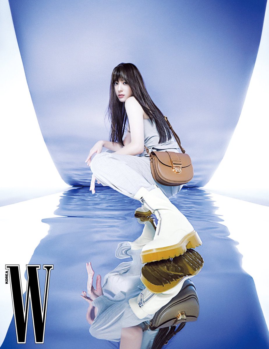 SOOJUNGLOOKS's tweet photo. Krystal Jung for W Korea (2021) https://t.co/Da0U1M6ASa