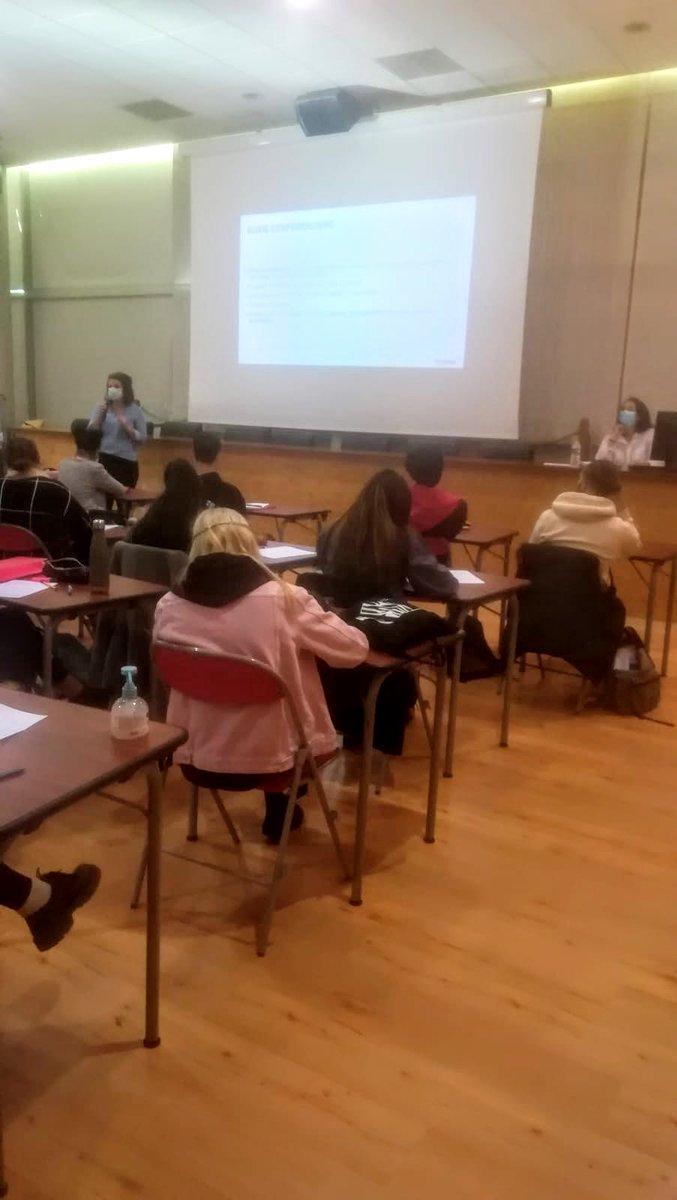 lhtoccitanie's tweet photo. Nelly Holterbach, de l’Office de Tourisme de Toulouse @VisitezToulouse, est venue présenter aux étudiants de BTS Tourisme, les activités du service réceptif et leur rôle auprès du Festival des Lanternes. Parfait pour mieux connaître ce volet des OT #TourismeOccitanie https://t.co/rEY0hC1ztC