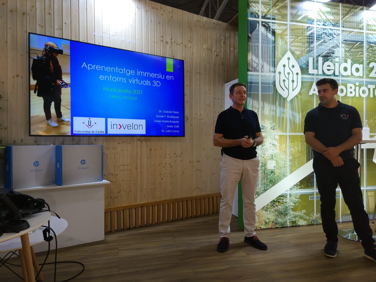 EPS_UdL's tweet photo. Ahir els professors de l'@EPS_UdL, Gabriel Pérez i Julià Coma, juntament amb el CEO d'@InvelonTech, Marc Solé, van oferir la ponència "La Realitat Virtual des de les aules a les ciutats" en el marc de #Municipalia @FiradeLleida1 #transformemlleida https://t.co/pfqMlxVasg
