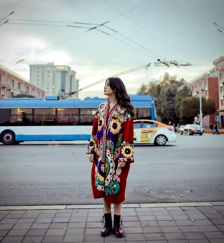 sher_khashimov's tweet photo. Traditional Tajik clothing on the streets of Dushanbe. Photo - Said Mukamil. https://t.co/jp3aVGIEwR