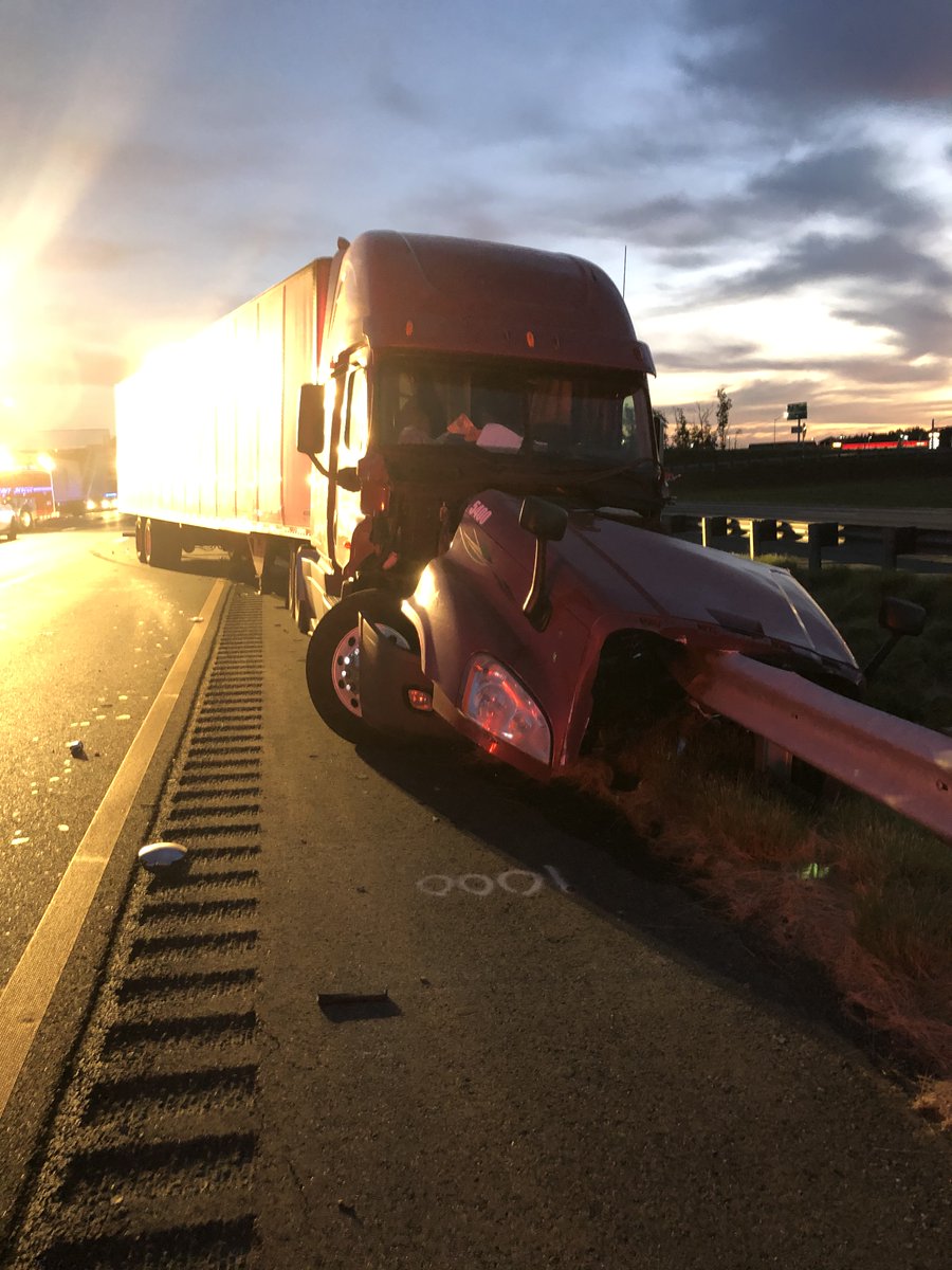 UPDATE: I-95 southbound remains closed at exit 118/Thornburg with multiple tractor trailer crash. All SB traffic is being diverted to exit 118. Drivers have choice to enter SB 95 from off-ramp to on-ramp or travel to Route 1 on Mudd Tavern Rd. Backup approx. 5 miles 
<a href="/VSPPIO/">VA State Police</a>