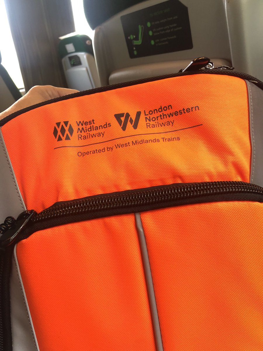perroni46's tweet photo. New bag day (and new company !!!) https://t.co/WzJ5Jqld4w