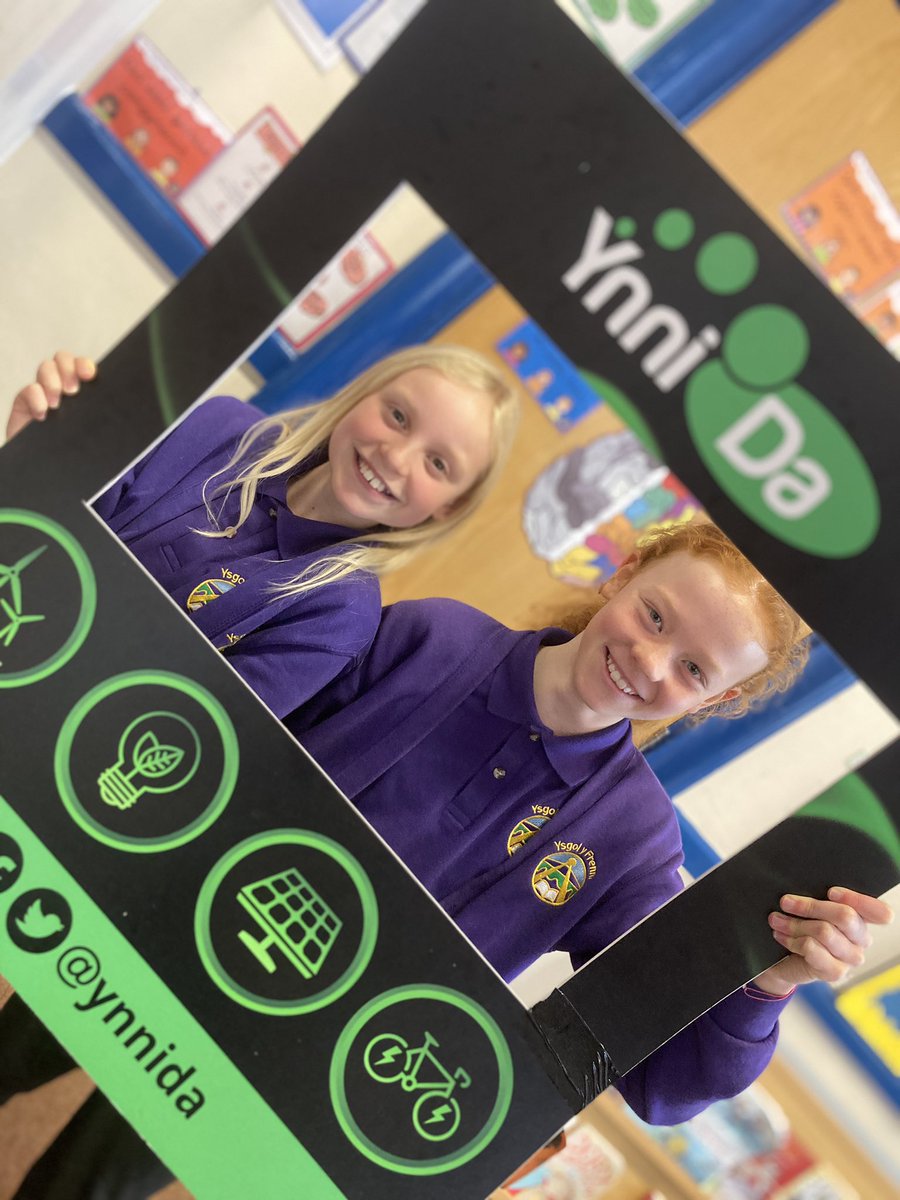 YnniDa's tweet photo. Bore bendigedig gyda disgyblion @YFrenni yn gweithio ar brosiect ynni a newid hinsawdd! @egnicoop @TheCCoalition @AwelAmanTawe #greatbiggreenweek 💨☀️🚴⚡️💡 https://t.co/mVgjv8xbcd