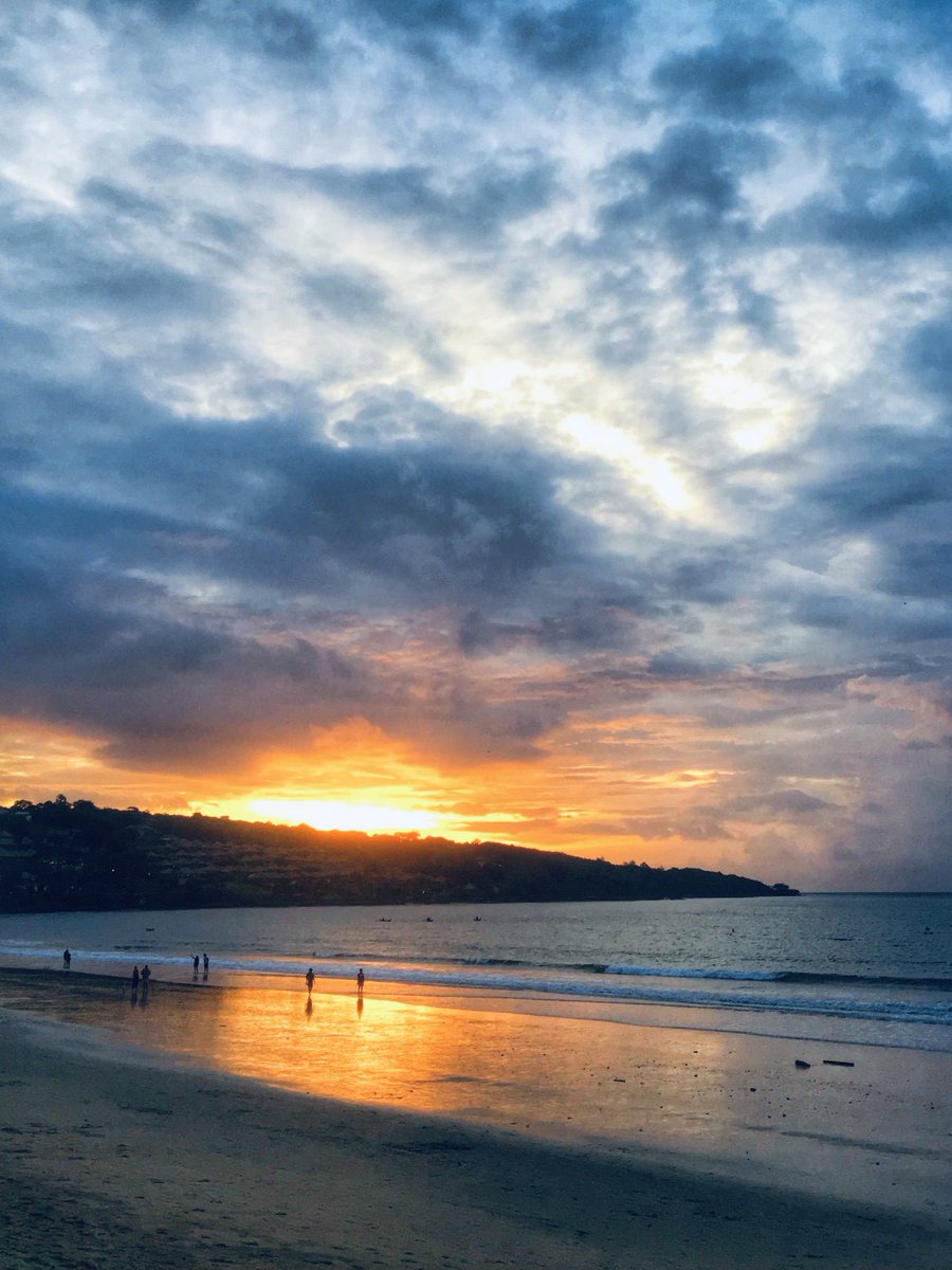 太陽と月が交代し

トワイライトな時間がやって参りました🧚‍♀️🌟

どうぞあったかーくして穏やかな夜を

お過ごしくださいませ💐

いつも本当にありがとうございます🌟💝࿐·˖🌟࿐·˖💖࿐·˖🌟࿐·🍷

いつかの海…