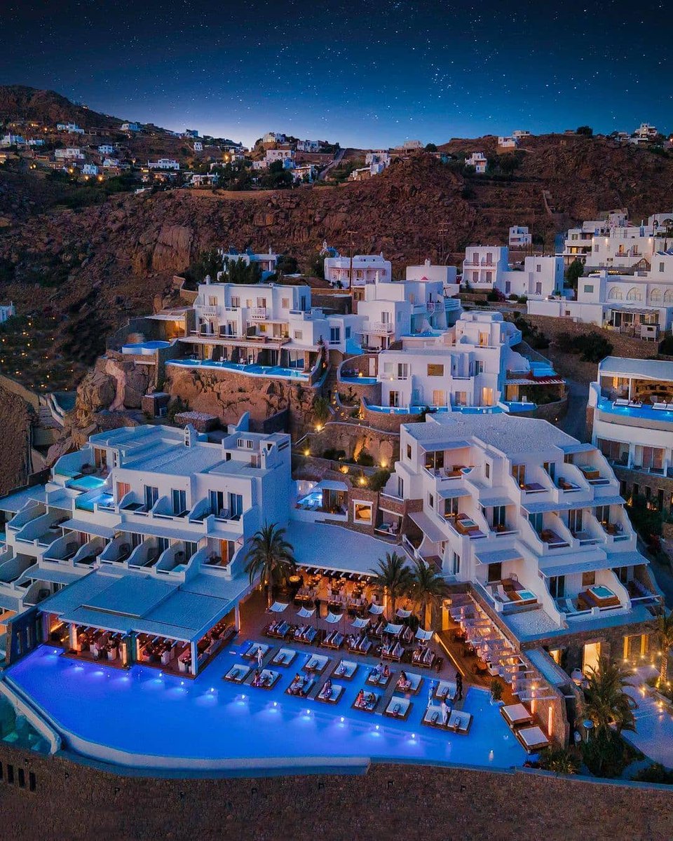 BlueRoads_'s tweet photo. Be fearless in the pursuit of what sets your soul on fire.β¨
#BlueRoads #travelwhensafe #travelgram #antarctica #adventure #adventuretravel #travelinspiration #travelsafe #travelwithBlueRoads #instatravel #travelling #wanderlust #travel2021 #exploretheworld #discovertheworld https://t.co/spEXWDNdri