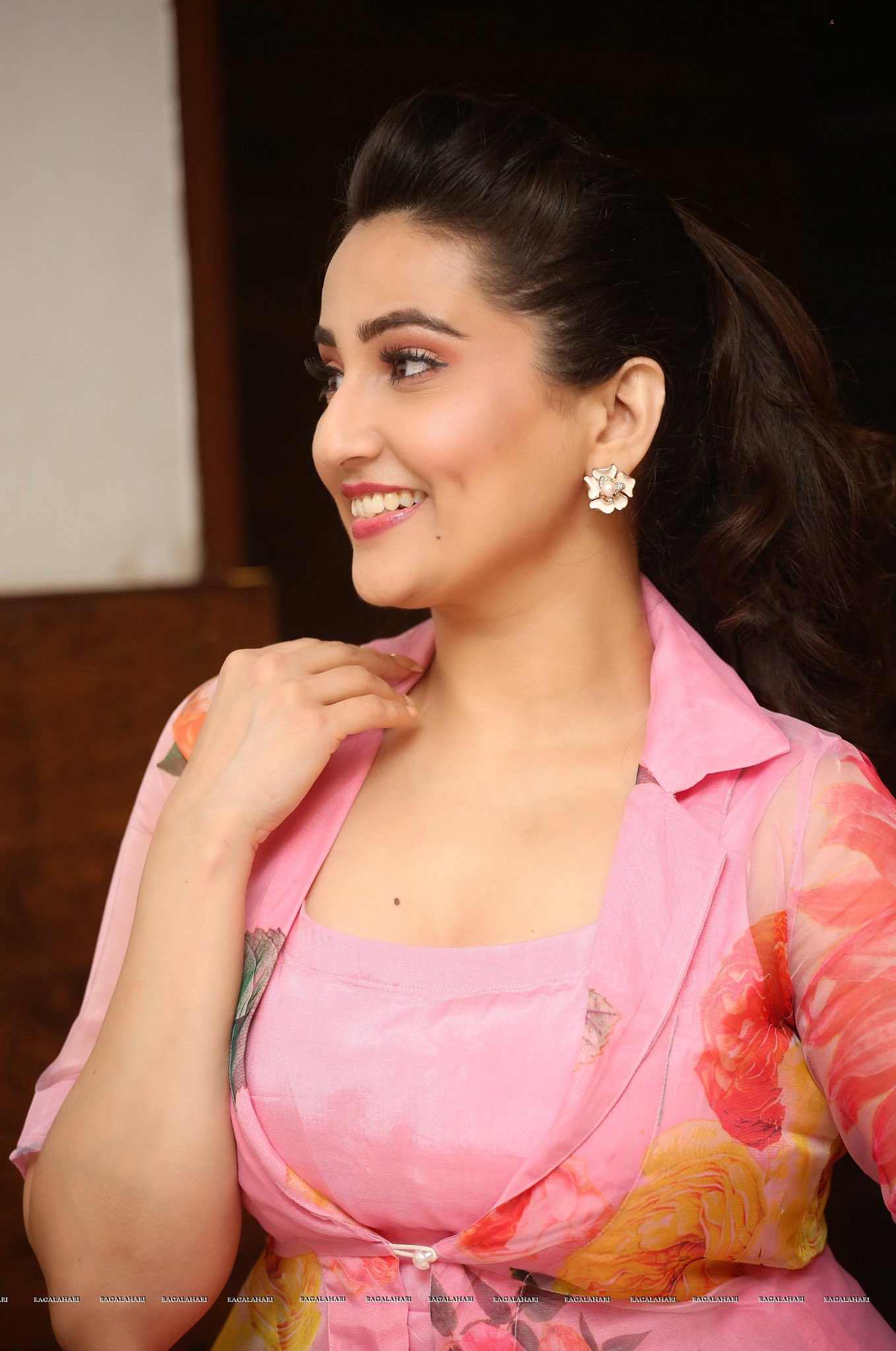 FCI21AMVcAYTF_M?format=jpg&name=large