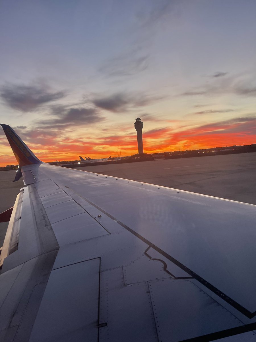 Wheels up from @Dulles_Airport to @RedRocksCO for @deadandcompany with @Mama_Zinga @lemieuxdavid will we see you there ?