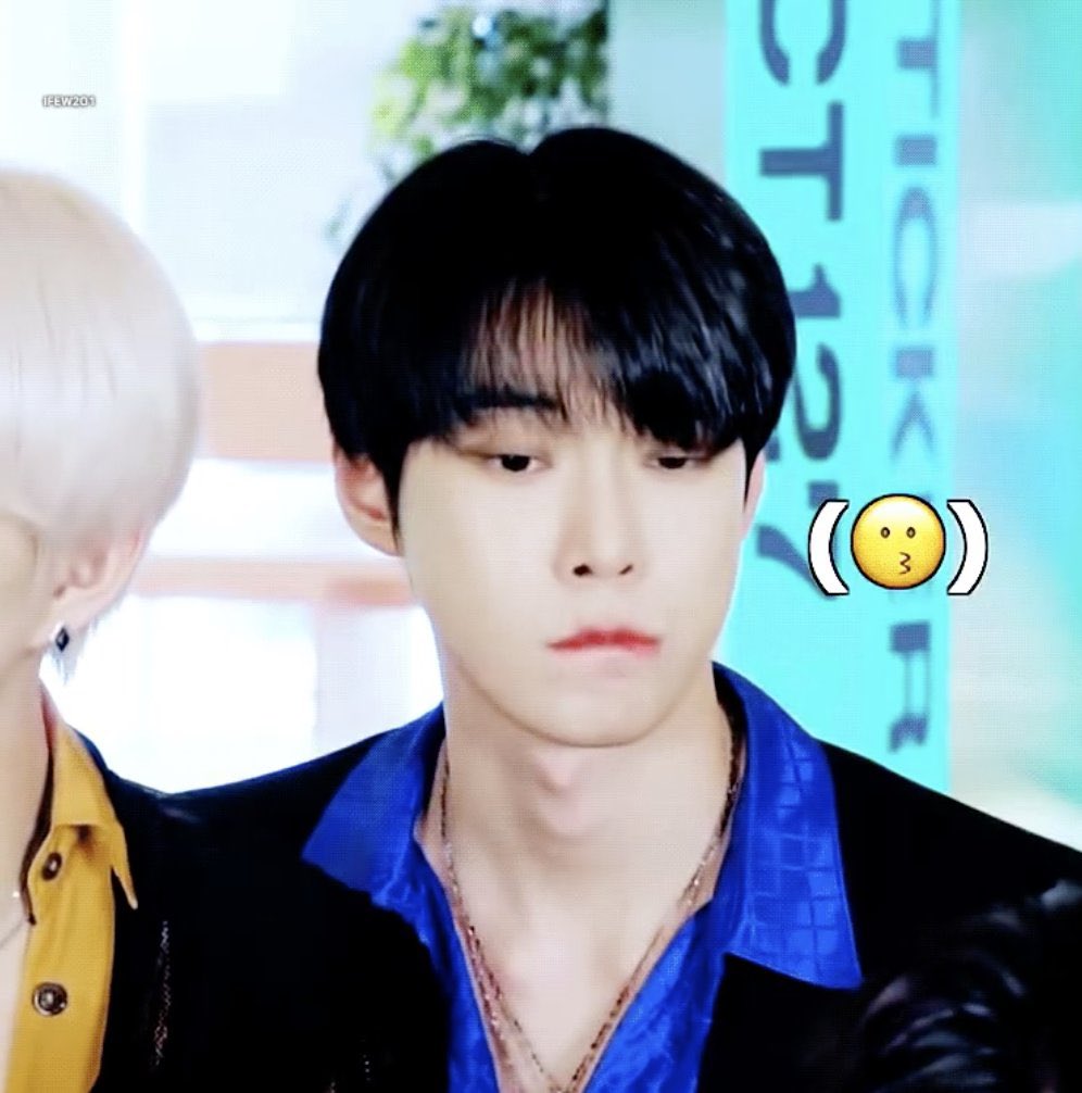 211020 Owhat Video Call Event #DOYOUNG #도영 #โดยอง 

💚: ช่วงนี้มีกระต่ายที่น่ารักมากๆที่ฉันอยากเลี้ยงอยู่ ใน 2 ตัวนี้ อปป้าแนะนำตัวไหนดี?
🐰: ไม่เอาอันแรก ไม่เอารูปแรกนะ อันนี้(รูป2)สิถูก
💚: ไม่สิ ต้องอันนี้สิ (รูป 3)
🐰: ไม่ใช่ๆอันนี้ไม่น่ารักเหรอ รูปแรกน่ารักกว่านะ