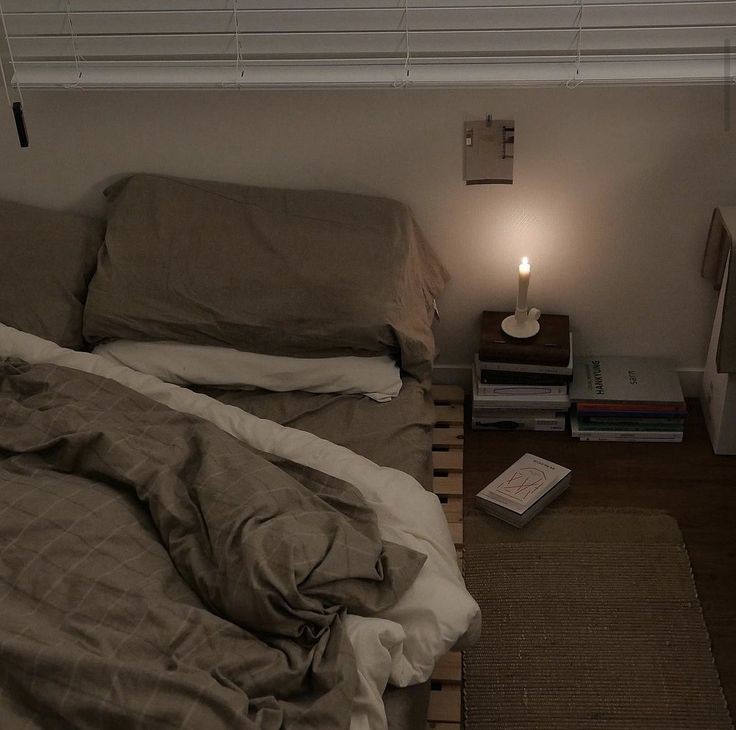 —buen día, es hora de levantarse, aunque el día de ayer ya no les conté lo que sucedió en el trabajo, fue algo extraño, aún ni siquiera lo asimiló yo, así que tal vez les cuente después, por ahora, espero tengan un grandioso día,, x.