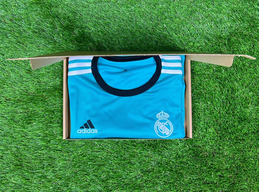 mysteryfootball's tweet photo. If Cristiano Ronaldo scores for Manchester United today, we will giveaway a Mystery Football Shirt! 👕 

To enter: 
1️⃣ RT this tweet
🤝 Follow us

Good Luck! https://t.co/Uej2jshWdw