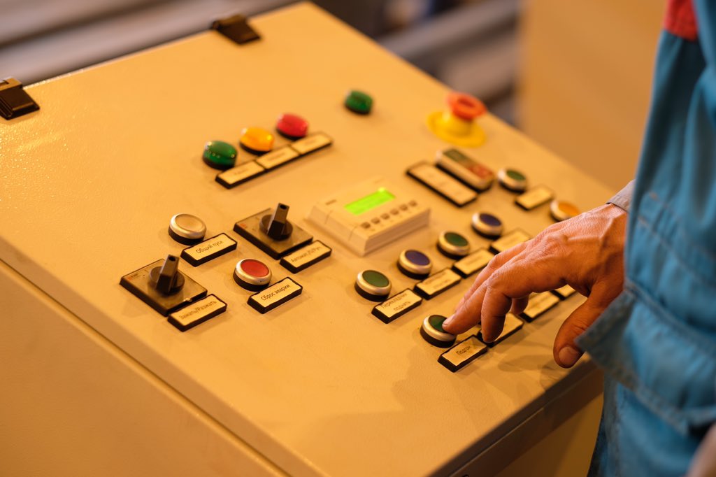 13 грузовых длинномерных автомобилей весом в 80 тонн каждая отправлены в Республику Узбекистан с двумя новыми технологическими линиями нового поколения по диагностике и ремонту насосно-компрессорных труб и насосных штанг👏

#тмсгрупп #таграс #технологии #заказчики #эффективность