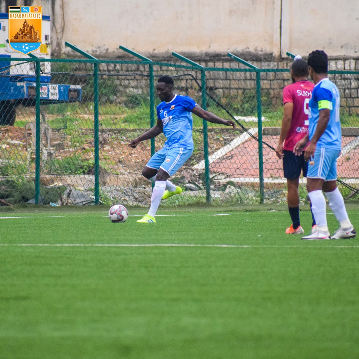 FcMaharaj's tweet photo. Few Glimpses of the First Half📷⚽

MMFC0️⃣-0️⃣RUFC
⚽🏃 

#Madanmaharajfc ✊💪🔥

#MMFCRUFC ⚔️
#HILQ2021 🏆
#IndianFootball ⚽
#MMFC 💪
#MatchDay 🤘 https://t.co/hXiVJeD3TB
