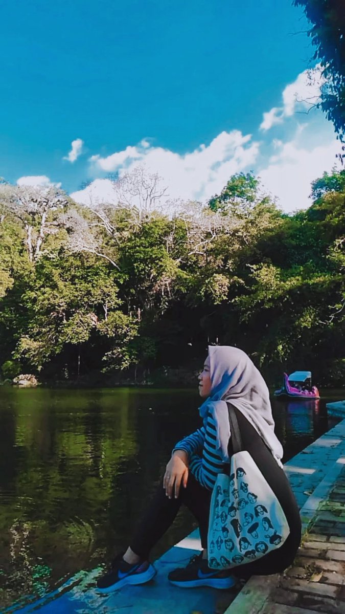 MasaBiuuuttt's tweet photo. Langit bisakah kau turunkan orang dalam langit? Atau teu om om beunghar:( teu ketang langit bercanda, minta orang dalem aja hehe:'(( https://t.co/8Ah4KBSi4Z