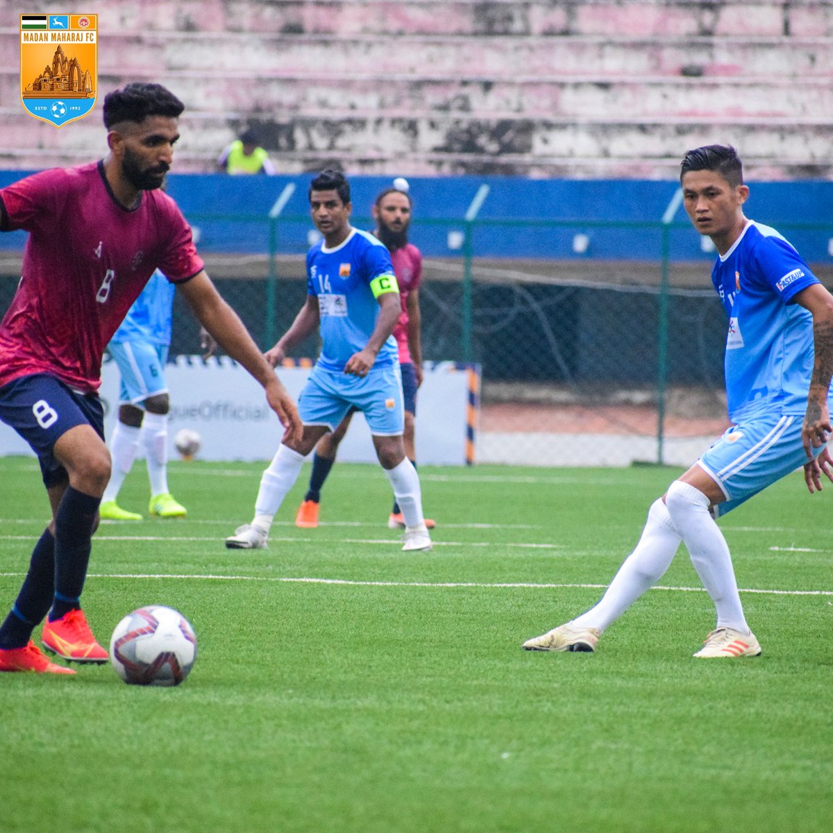 FcMaharaj's tweet photo. Few Glimpses of the First Half📷⚽

MMFC0️⃣-0️⃣RUFC
⚽🏃 

#Madanmaharajfc ✊💪🔥

#MMFCRUFC ⚔️
#HILQ2021 🏆
#IndianFootball ⚽
#MMFC 💪
#MatchDay 🤘 https://t.co/hXiVJeD3TB