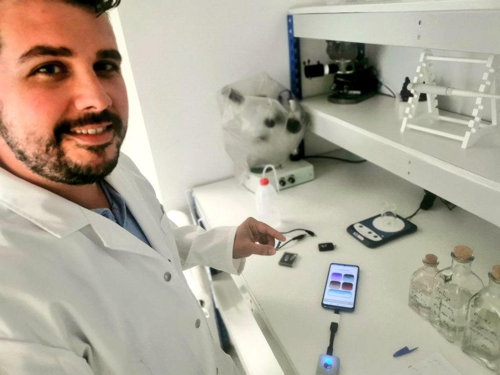 CEEICT's tweet photo. "Un laboratorio en la palma de la mano" 🔬

El emprendedor Rafa Herena, ubicado en nuestra incubadora tecnológica @Ceeict y participante en $TARTUPS | Smart Capital sigue trabajando en su proyecto 'Ecometry' un novedoso analizador digital para la medición de nutrientes en agua💧 https://t.co/Id93fCs7TT