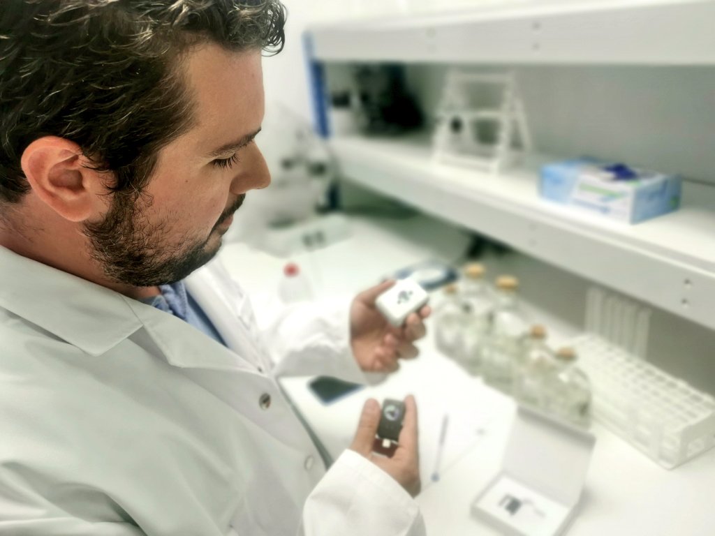 CEEICT's tweet photo. "Un laboratorio en la palma de la mano" 🔬

El emprendedor Rafa Herena, ubicado en nuestra incubadora tecnológica @Ceeict y participante en $TARTUPS | Smart Capital sigue trabajando en su proyecto 'Ecometry' un novedoso analizador digital para la medición de nutrientes en agua💧 https://t.co/Id93fCs7TT