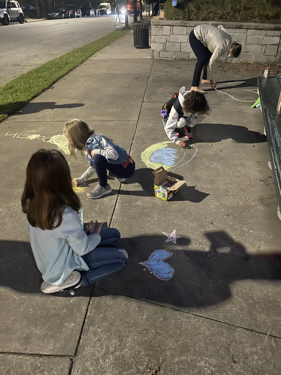 Happy National Walk to School Day! Our kids reduce their carbon footprints!!! @AudreySofianos @atlantaeducator