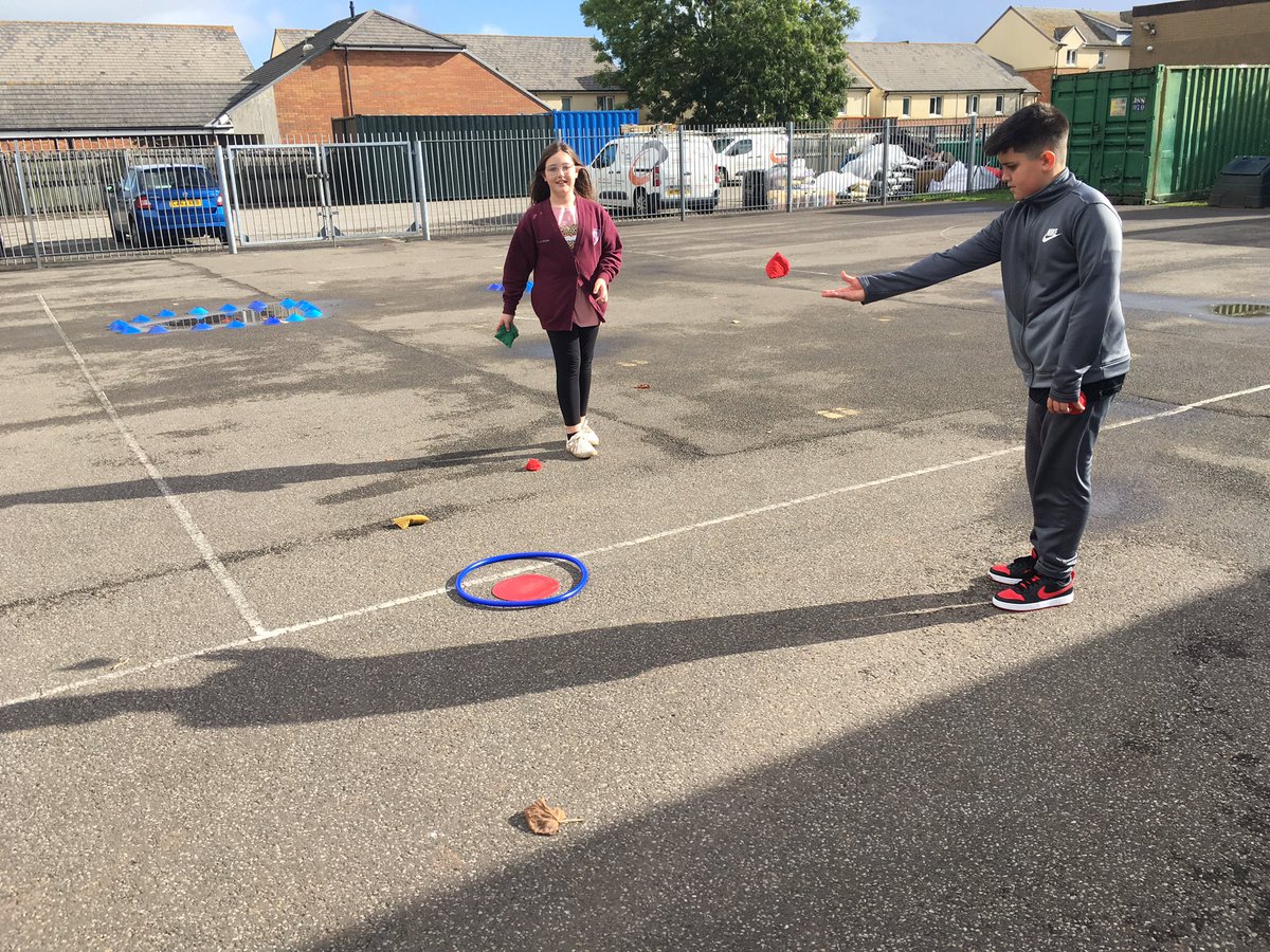 Stphilipevanspr's tweet photo. In Games year 6 have been working collaboratively to design and play their own golf hole, identifying and sharing clear learning goals for the game. #RealPE #throlf #strivingforaccuracy https://t.co/8lq4YbkPN8