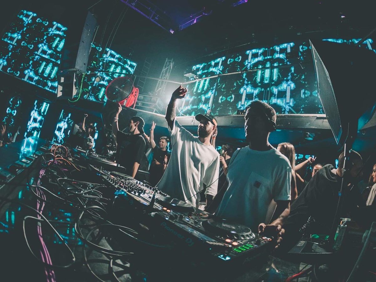 inputdanceclub's tweet photo. Reliving the absolute carnage of last Friday with beast @delaswing with residents @hitchmusic and @thedealsofficial 🤯🤯 who was there? 🙋🏻‍♀️ 

Photos @nelgphotography 📷 

#inputbarcelona #input #bcn #delaswing #hitch #thedeals #rave #raving #dancefloor #lights #lazers #ravers https://t.co/uECUssiCwp