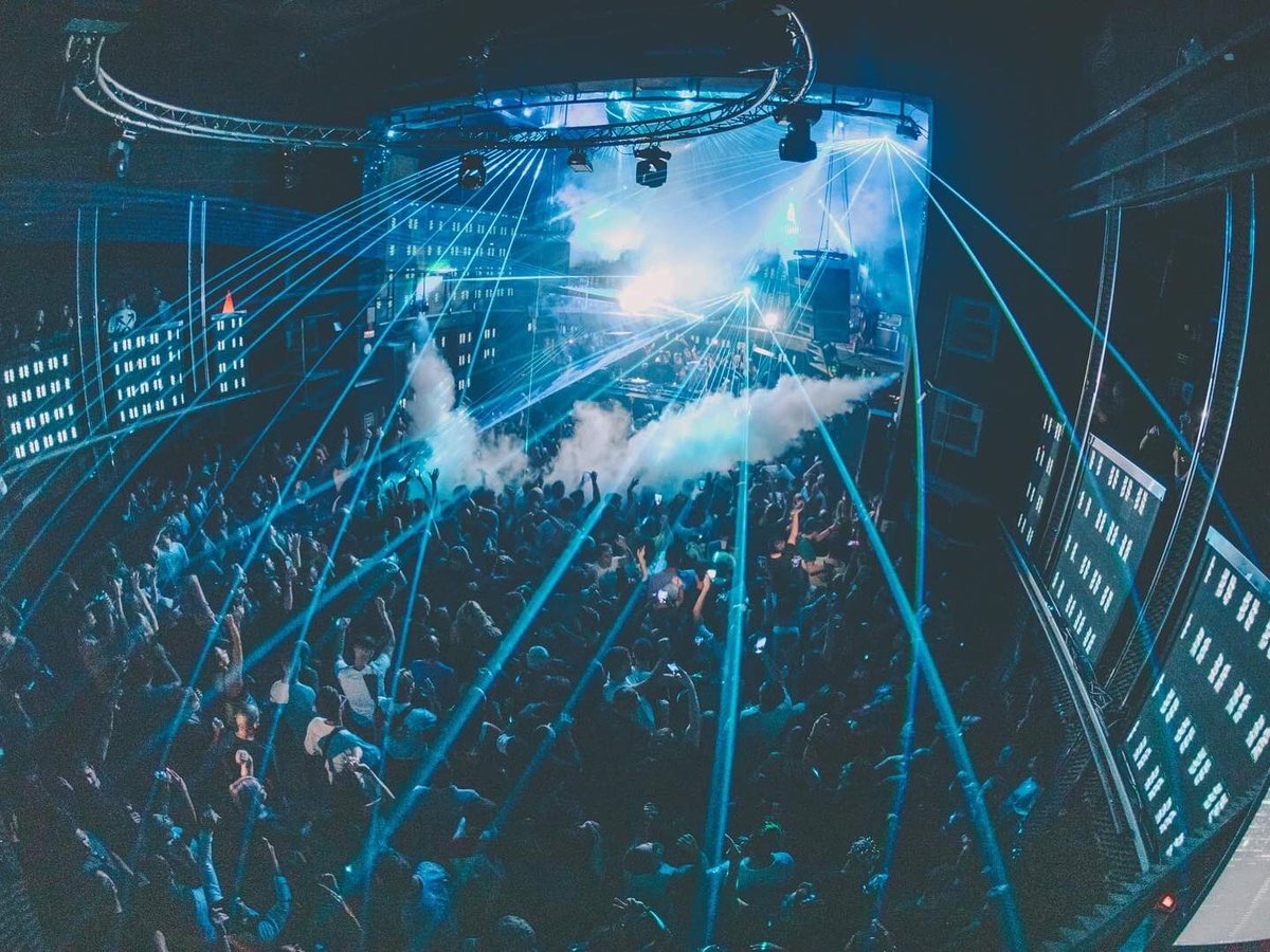 inputdanceclub's tweet photo. Reliving the absolute carnage of last Friday with beast @delaswing with residents @hitchmusic and @thedealsofficial 🤯🤯 who was there? 🙋🏻‍♀️ 

Photos @nelgphotography 📷 

#inputbarcelona #input #bcn #delaswing #hitch #thedeals #rave #raving #dancefloor #lights #lazers #ravers https://t.co/uECUssiCwp