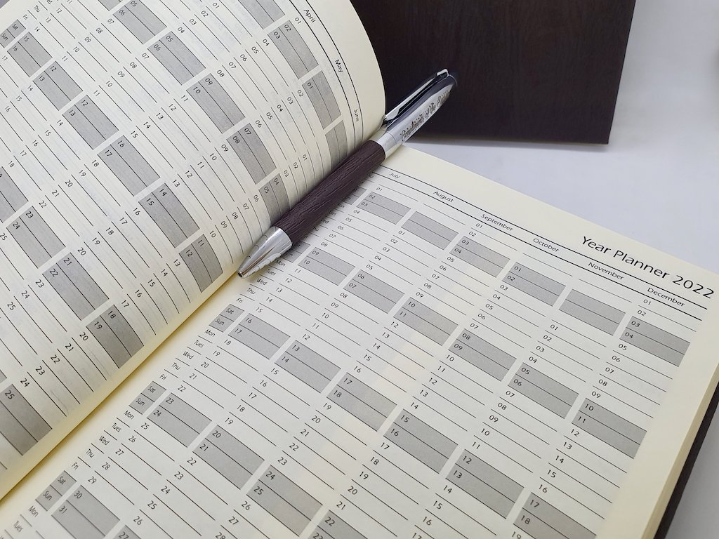 LaserTechBW's tweet image. *Brand New*
Our &quot;Oakridge&quot; range of 2022 #EngravedDiaries and #EngravedPens are now available!
Visit our online store to orders yours today and beat the Christmas rush:
lasertech.co.bw/online-store.h…

#GiftSet #Gift #EngravedGift #CorporateGift #EngravedCorporateGift #LaserEngraving