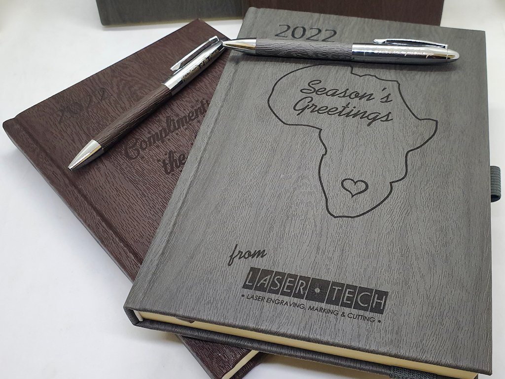 LaserTechBW's tweet image. *Brand New*
Our &quot;Oakridge&quot; range of 2022 #EngravedDiaries and #EngravedPens are now available!
Visit our online store to orders yours today and beat the Christmas rush:
lasertech.co.bw/online-store.h…

#GiftSet #Gift #EngravedGift #CorporateGift #EngravedCorporateGift #LaserEngraving