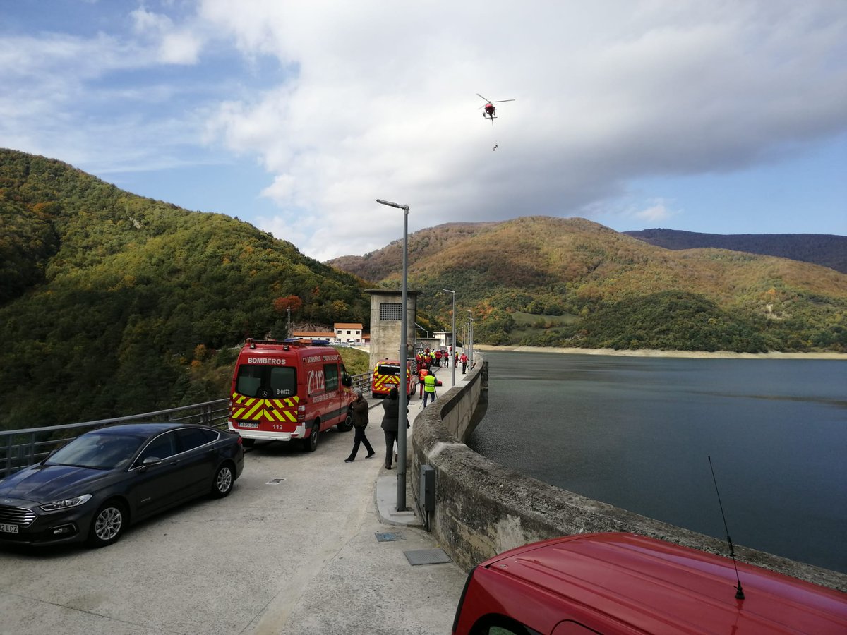 IGEAR_Aragon's tweet photo. 🗓️Hoy estamos en el embalse de Eugi (#Navarra) en el simulacro final🚁🚒🚑del proyecto europeo #PoctefaAlert🇪🇺
@GobAragon @gob_na @sdis64 @Irekia @112Aragon #ConcejodeEugi #ProtecciónCivil #Bomberos #Emergencias112 https://t.co/BeyI3KrAW0