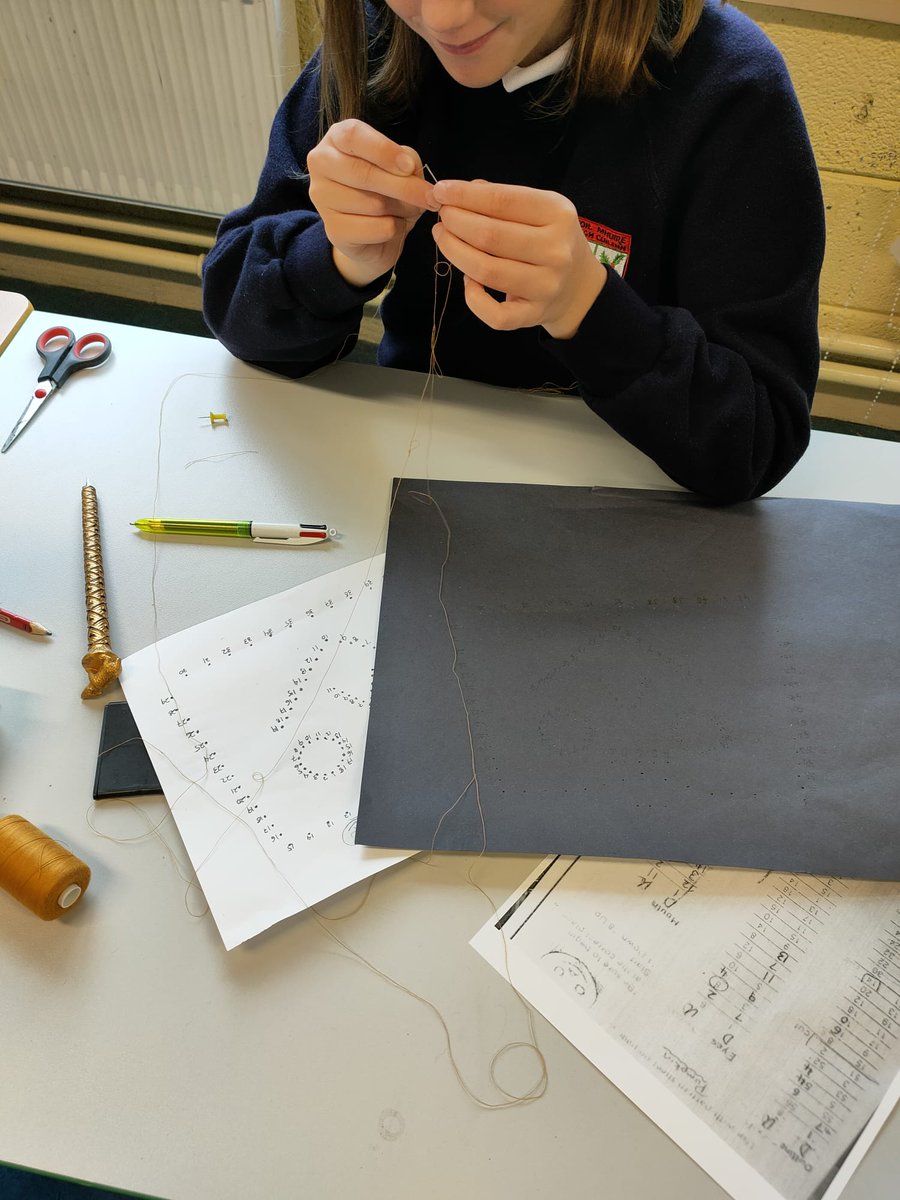 SMoycullen's tweet photo. Rang 5 have been busy using their maths to work out this sewing pattern for their art lesson! Fantastic work a pháistí 🎨🎃👌

Tá Rang 5 fíor gnóthach faoi láthair agus úsáid mata is fuáil le linn an rang ealaíne 🤩👻🎃
Nach bhfuil sé iontach?

#mathsweek21 #seachtainnamata https://t.co/GpMrZ5PCMA