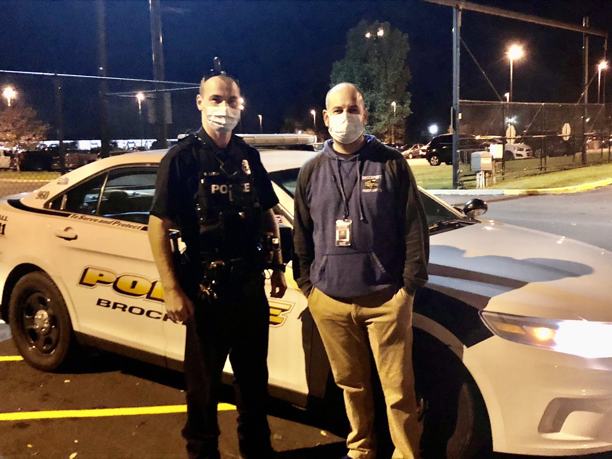 schultzbcsd's tweet photo. Thank you to @monroesheriffny and Brockport Police Dept for partnering again with @BrockportCSD for Nat’l School Bus Safety Week. Based on @NYAPTSchoolBus, approximately 50,000 cars illegally pass school buses everyday in NYS.  Stop when you see flashing red lights. https://t.co/aQQaKrj4Lp