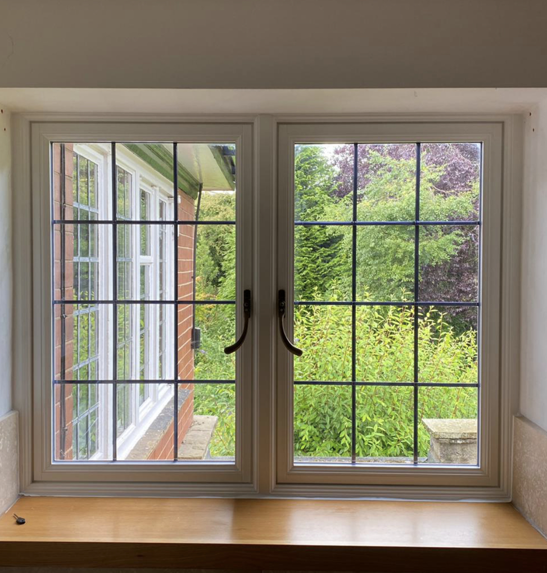 The central mullion can be either fixed or floating - meaning the mullion is attached to the leading sash.  When both windows are open the aperture is completely clear creating a French casement and complying with fire escape regulations.  #patchettproject #accoya