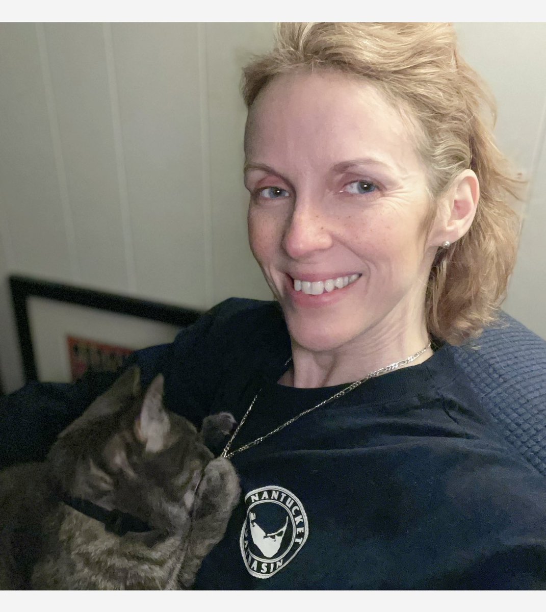 FreedomAhn's tweet photo. When the chonk decides your necklace is a dangley-gotta-chew-it-thingy …before coffee🤣🤣🤣

#CatsOfTwitter #wednesdaythought #WednesdayMotivation #AdoptDontShop #RescueIsMyFavouriteBreed #rescuecat #KonoKoa #HawaiianCat https://t.co/HfPR1NmJg8