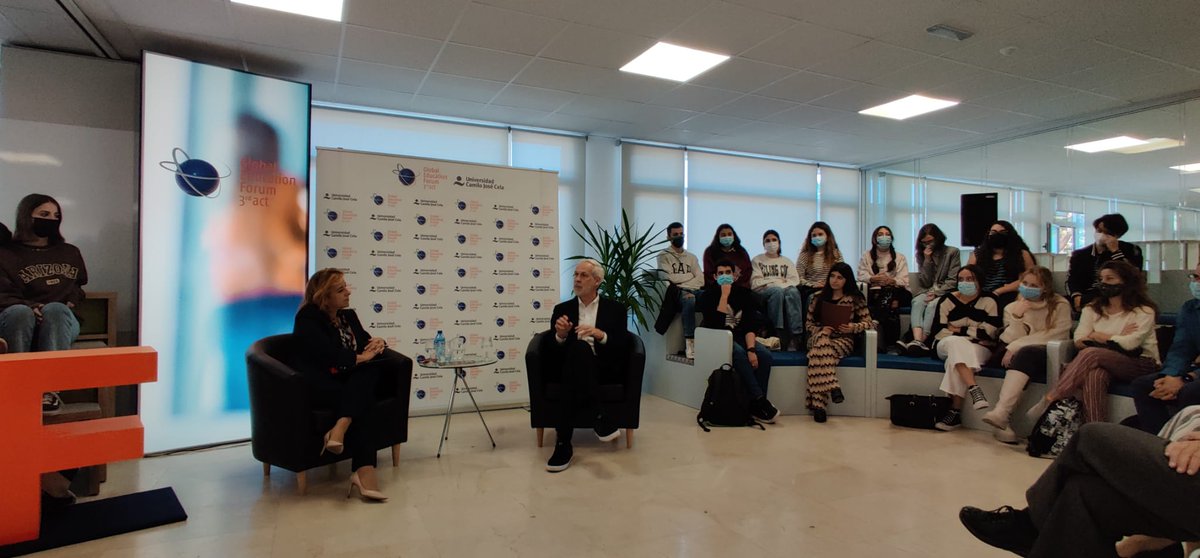 Alumnos_CAV's tweet photo. El Dr. Paul J. LeBlanc, rector de la Universidad del Sur de New Hampshire, charla con los alumnos de #ComunicaciónAudiovisual y #NuevosMedios sobre el futuro de la educación como parte del @GEF3act. Ha sido un placer escucharle 👏👏
#FutureHigherED https://t.co/WZzs01GogW