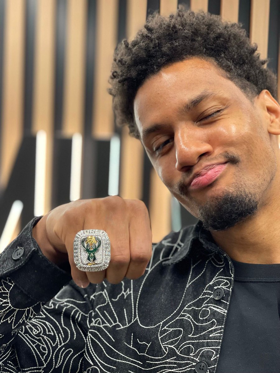 toups_33's tweet image. This is insane! 💍