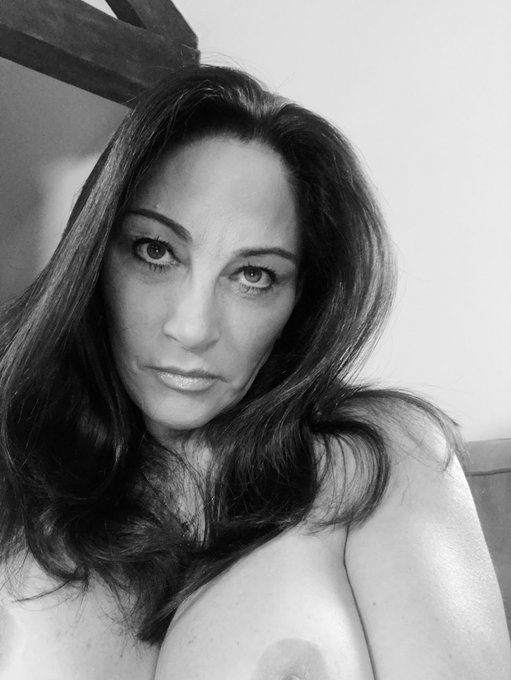 Afternoon my darlings 😘 I hope that you are all doing well. Just logged on to https://t.co/hChlgQD7mJ&hellip;